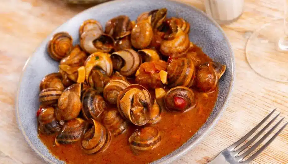 caracoles en tomate receta andaluza