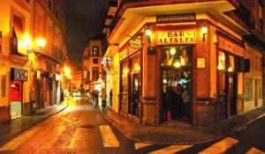 Exterior del bar alfalfa, rústico pero con unas raciones caseras que quitan el sentio