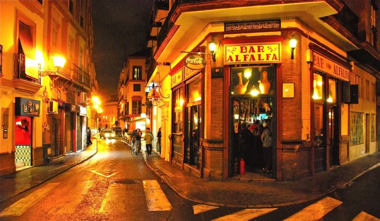 Exterior del bar alfalfa, rústico pero con unas raciones caseras que quitan el sentio
