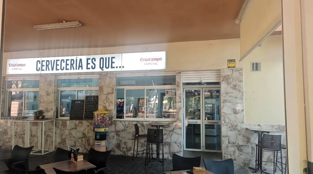 Bar de tapas en Sevilla este, especializado en marisco y tapas